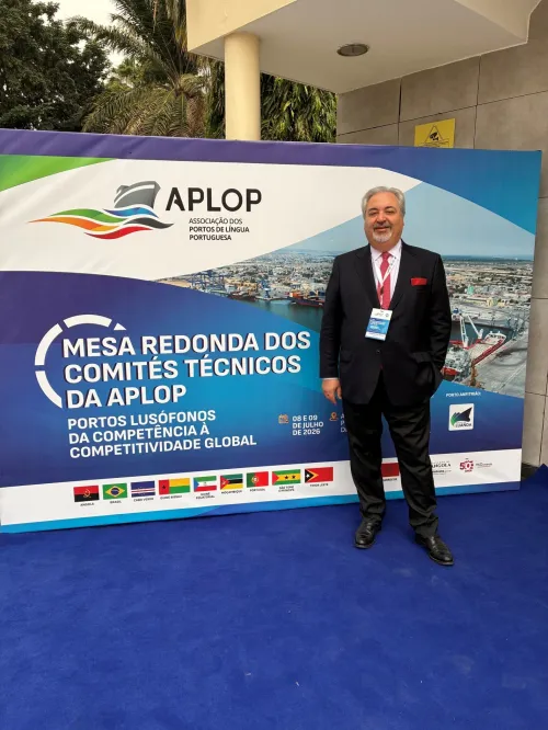 Jos&eacute; Lu&iacute;s Moreira da Silva speaks at the XIV APLOP Congress