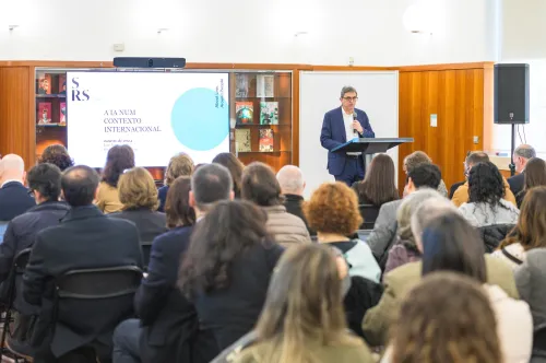 Luís Neto Galvão orador na Conferência “Regulação da IA: Como podem guiar-se as Organizações”, da APDSI