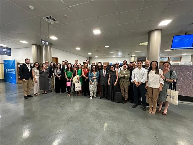 SRS | Leading the Future - CATÓLICA-LISBON | Business & Economics